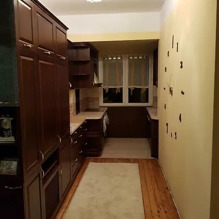 Your In The Heart Of The City! Apartment